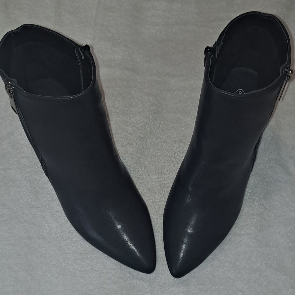 Women's size 8 Serra boots
